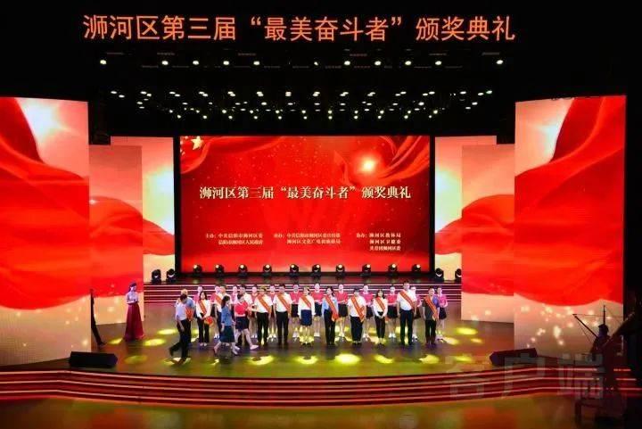 老师因为学生在自习课说了句话就停课请问怎么办？